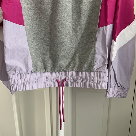 Peloton Chic Fabric Mix Pullover, Size Medium - Picture 6 of 7